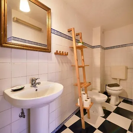 Light Filled Near Chiado, By Timecooler דירה ליסבון