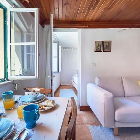 Light Filled Near Chiado, By Timecooler ליסבון