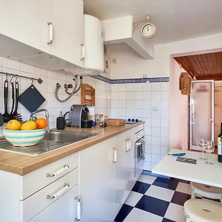 Апартаменти Light Filled Near Chiado, By Timecooler *